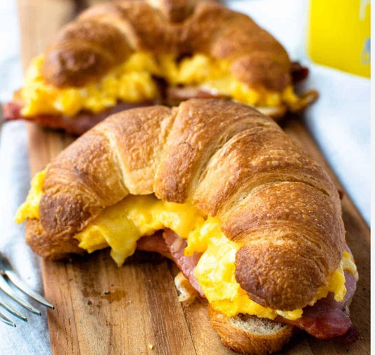 E.d) Croissant egg & bacon