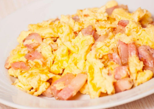 H.f) scrambled egg with ham/ Revoltillo de huevo con jamón