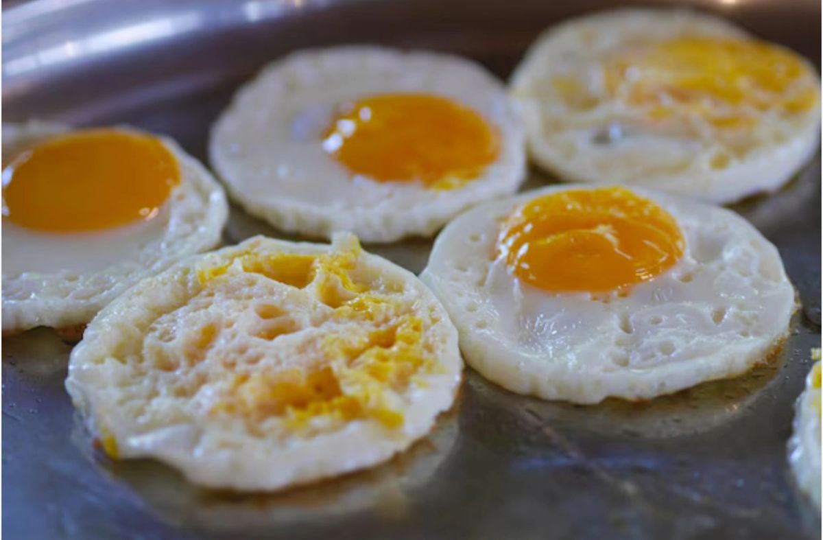 H.b) Fried eggs/ Huevos fritos X10